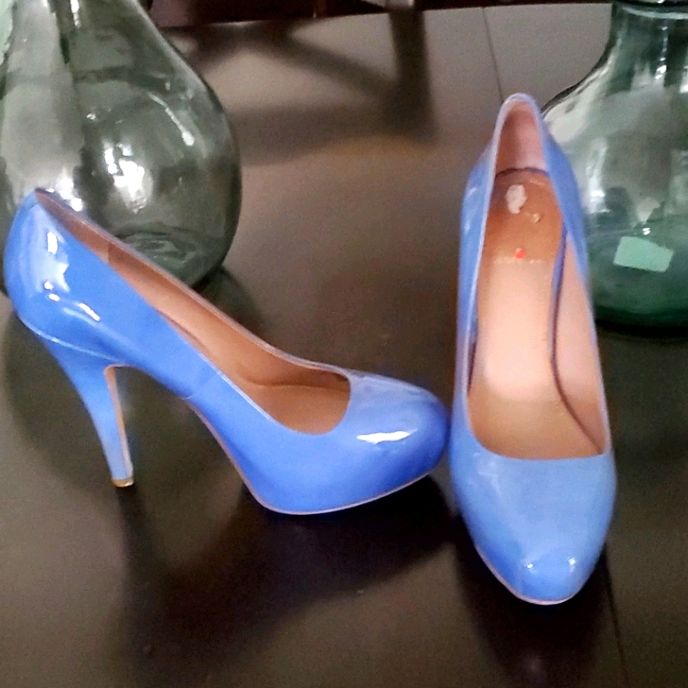 Vince Camuto platform pumps